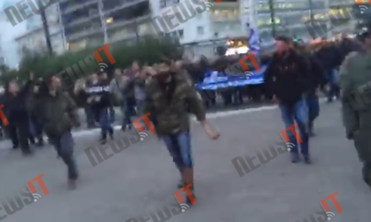 Σέξι αγρότης στην πορεία