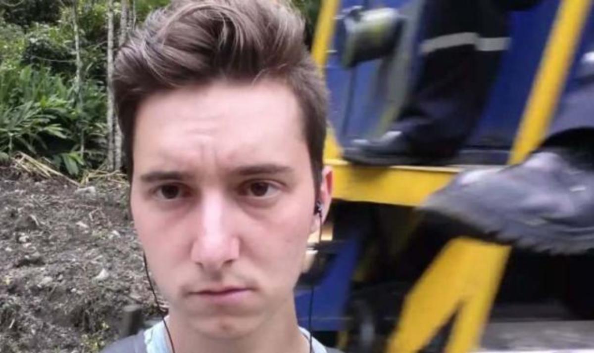 Η μανία του να βγάλει μία selfie παραλίγο να του στοιχίσει τη ζωή! (βίντεο)
