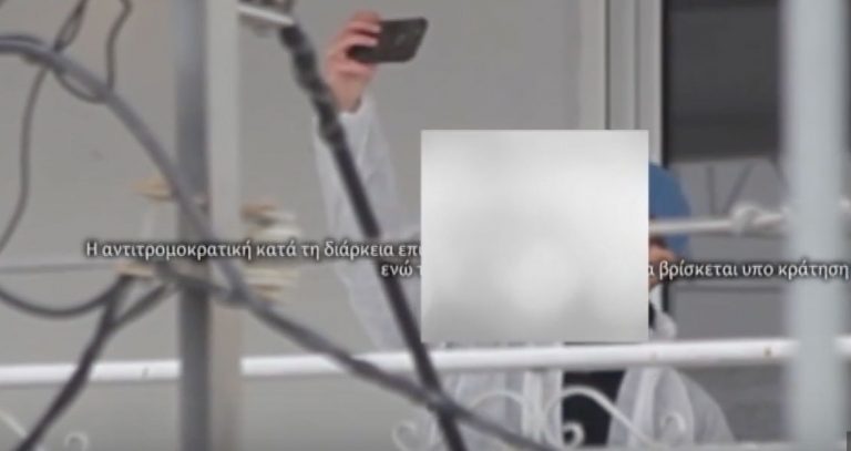 Έβγαζε… selfie λίγο μετά τη σύλληψη της Ρούπα – Σάλος στην Αντιτρομοκρατική [vid]
