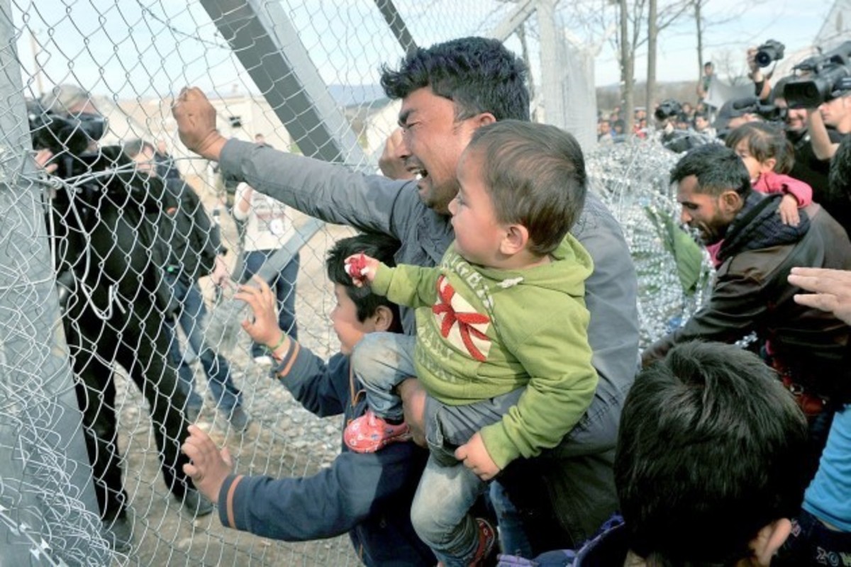 Γιατί η Σερβία έθεσε σε κόκκινο συναγερμό το Στρατό της;