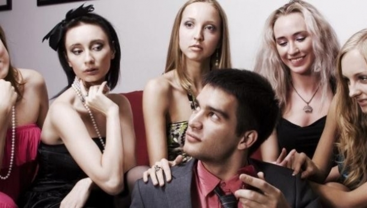 Θα μείνετε άναυδοι: Δείτε με πόσα άτομα ΕΜΜΕΣΩΣ έχετε κάνει σεξ στην ζωή σας!