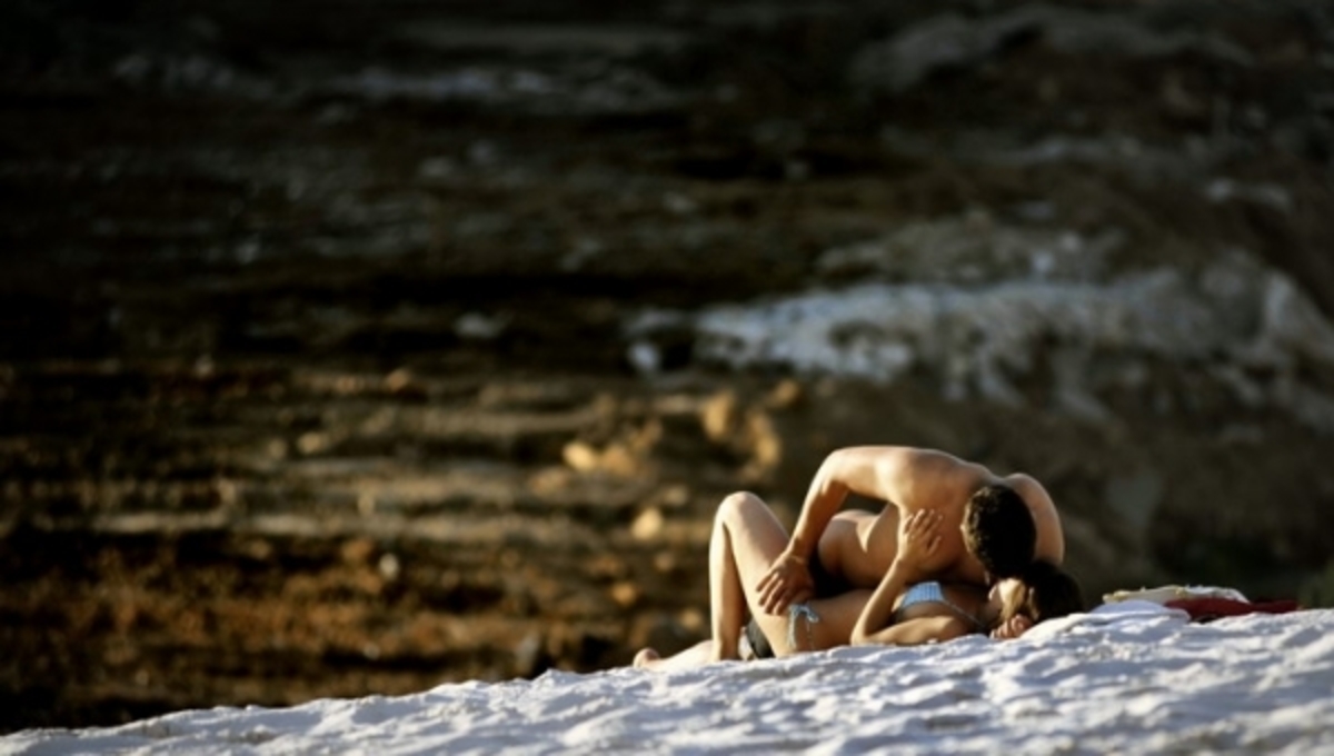 Τι πρέπει να γνωρίζετε για τα κονδυλώματα, το “αναμνηστικό” των καλοκαιρινών σεξουαλικών σχέσεων