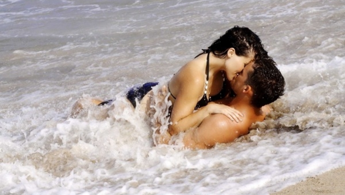 Γιατί οι γυναίκες θέλουν περισσότερο sex το καλοκαίρι;
