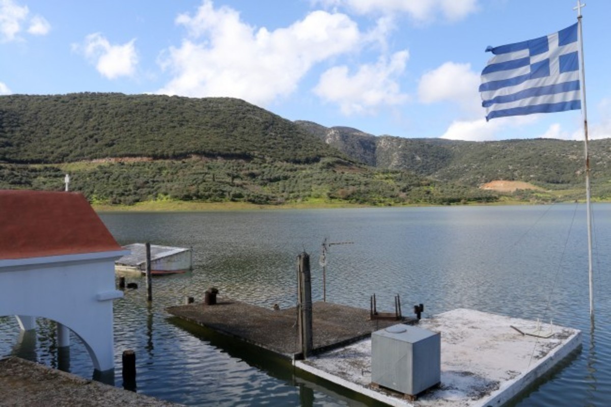 Σφεντύλι: Συγκλονιστικές φωτογραφίες από το χωριό που “βυθίζεται”