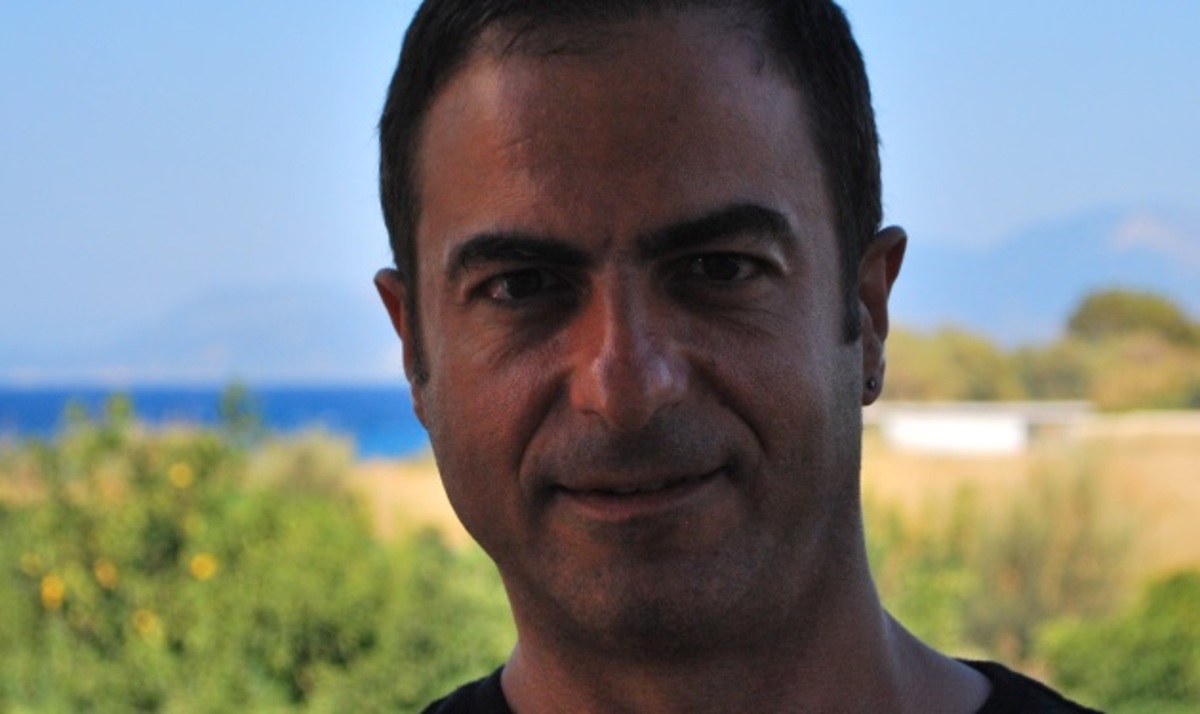 Ο Νεκτάριος Σφυράκης εξομολογείται πως με τη σύζυγό του θα έχουν τρίδυμα με διαφορά… τριών ετών