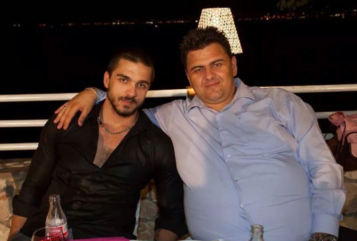 Ο Γιάννης Σγούρος με τον δολοφονημένο αδελφό του Κωνσταντίνο - ΦΩΤΟ FACEBOOK