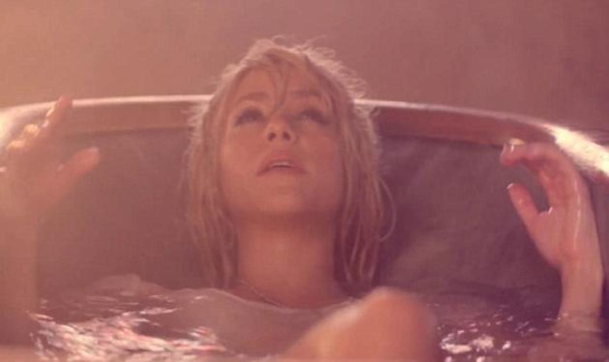 Στο μπάνιο με τη Shakira! Κόβει τις… αντρικές ανάσες στο νέο της video!