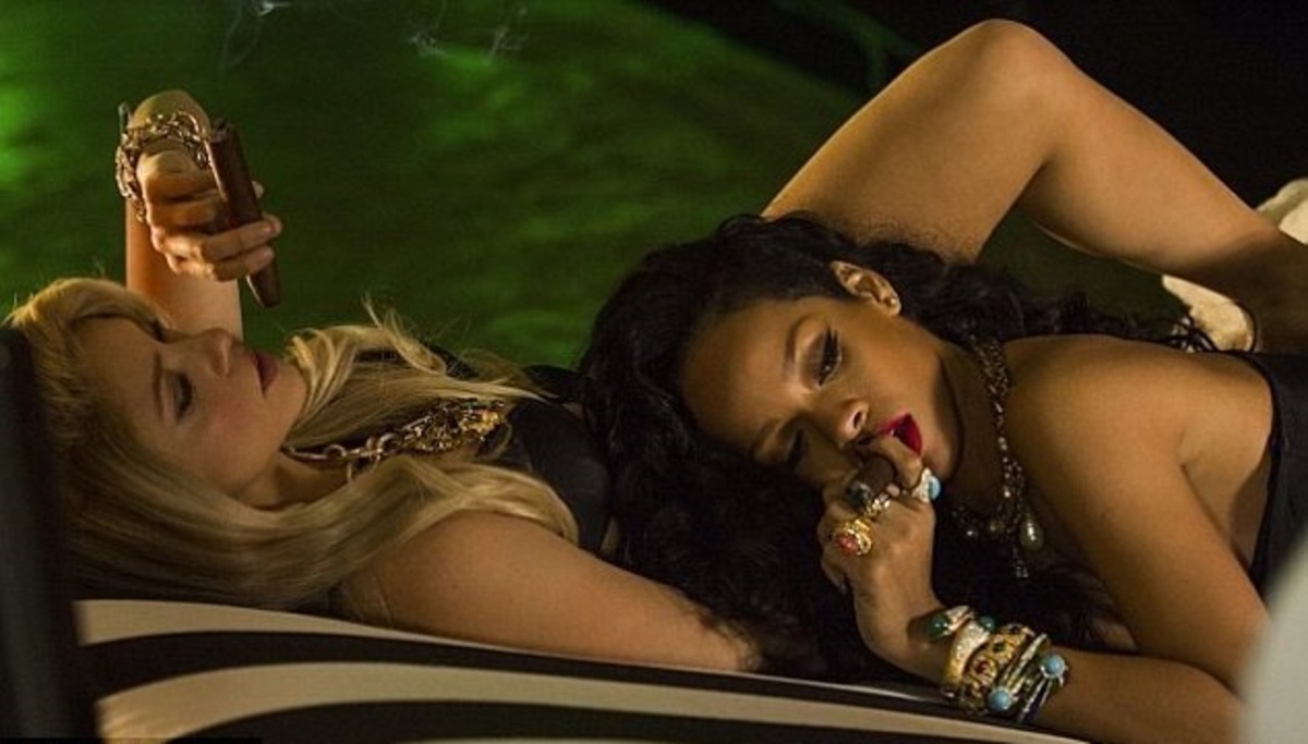 Shakira – Rihanna: Η “καυτή” εμφάνιση στο νέο τους video clip! Φωτογραφίες