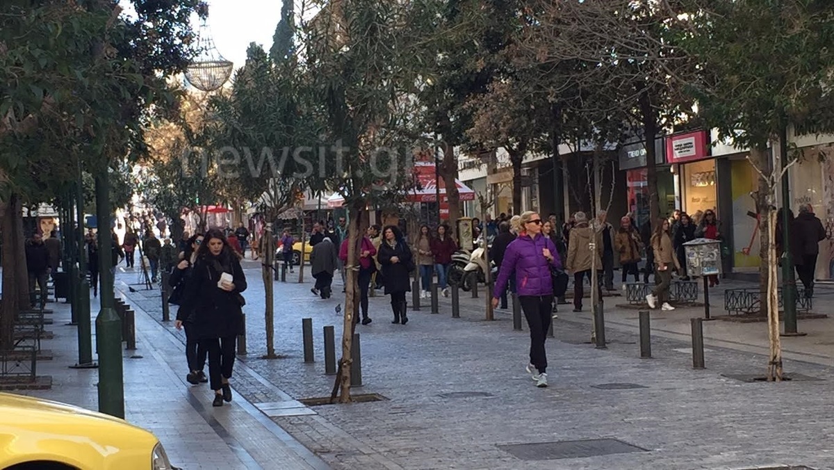 Μαγαζιά ανοιχτά, εκπτώσεις καλές, αλλά πορτοφόλια… άδεια! [vids, pics]