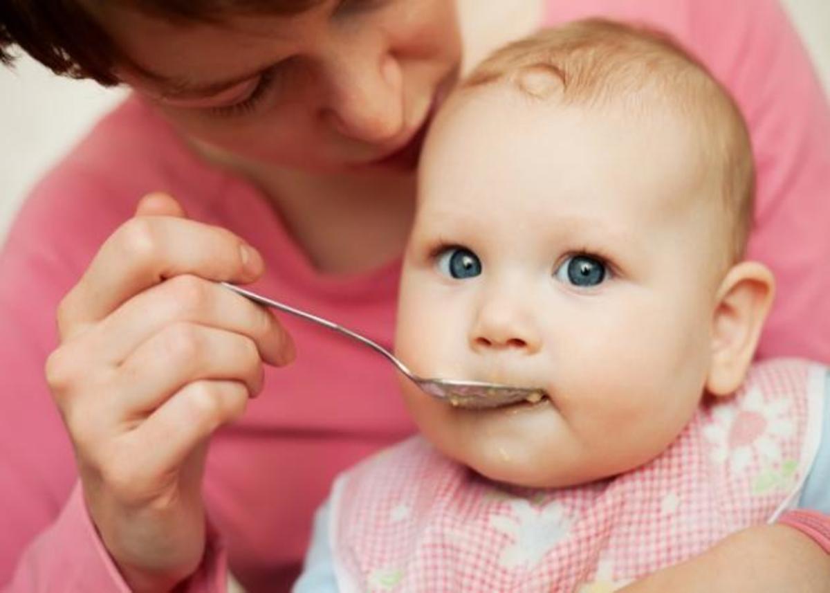 Πότε και πώς να δώσετε στερεές τροφές στο μωρό σας!