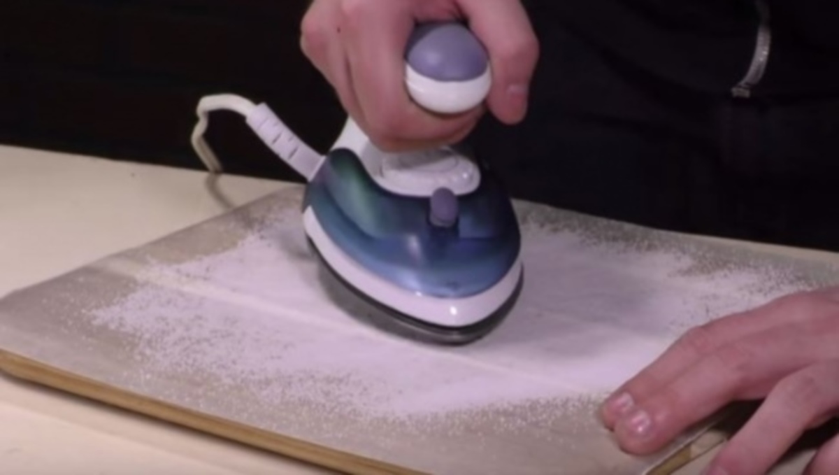 Δεν γίνονται αυτά: Σιδερώνει το αλάτι – Δείτε τι πετυχαίνει!