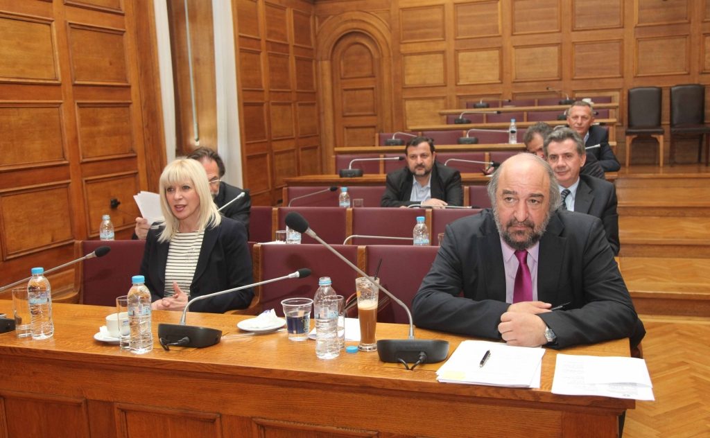 Το C4I έκανε άνω κάτω την εξεταστική της Siemens