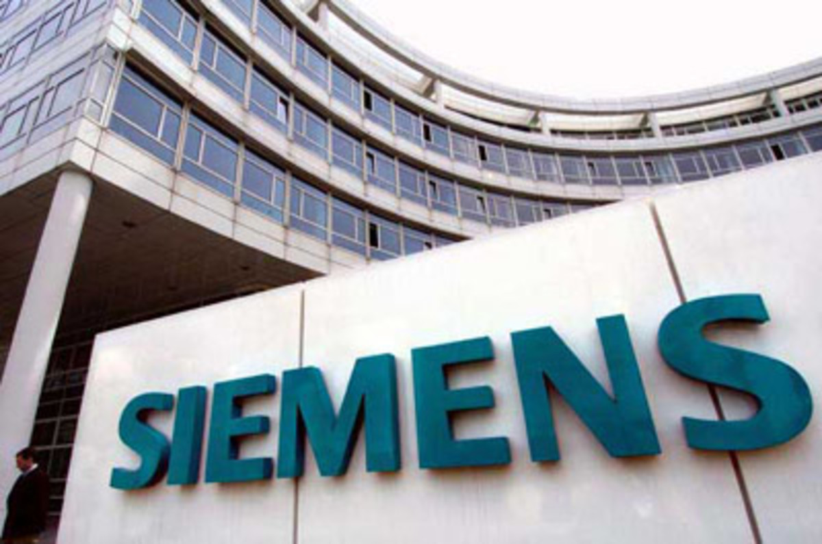 Εξωδικαστικό συμβιβασμό με την ελληνική κυβέρνηση φέρεται να επιδιώκει η Siemens