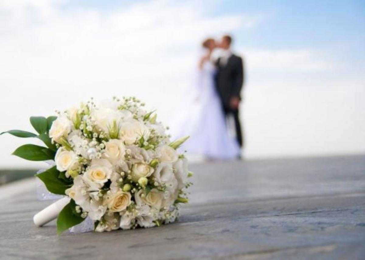 Διάσημο ζευγάρι της ελληνικής showbiz αναβάλλει το γάμο του