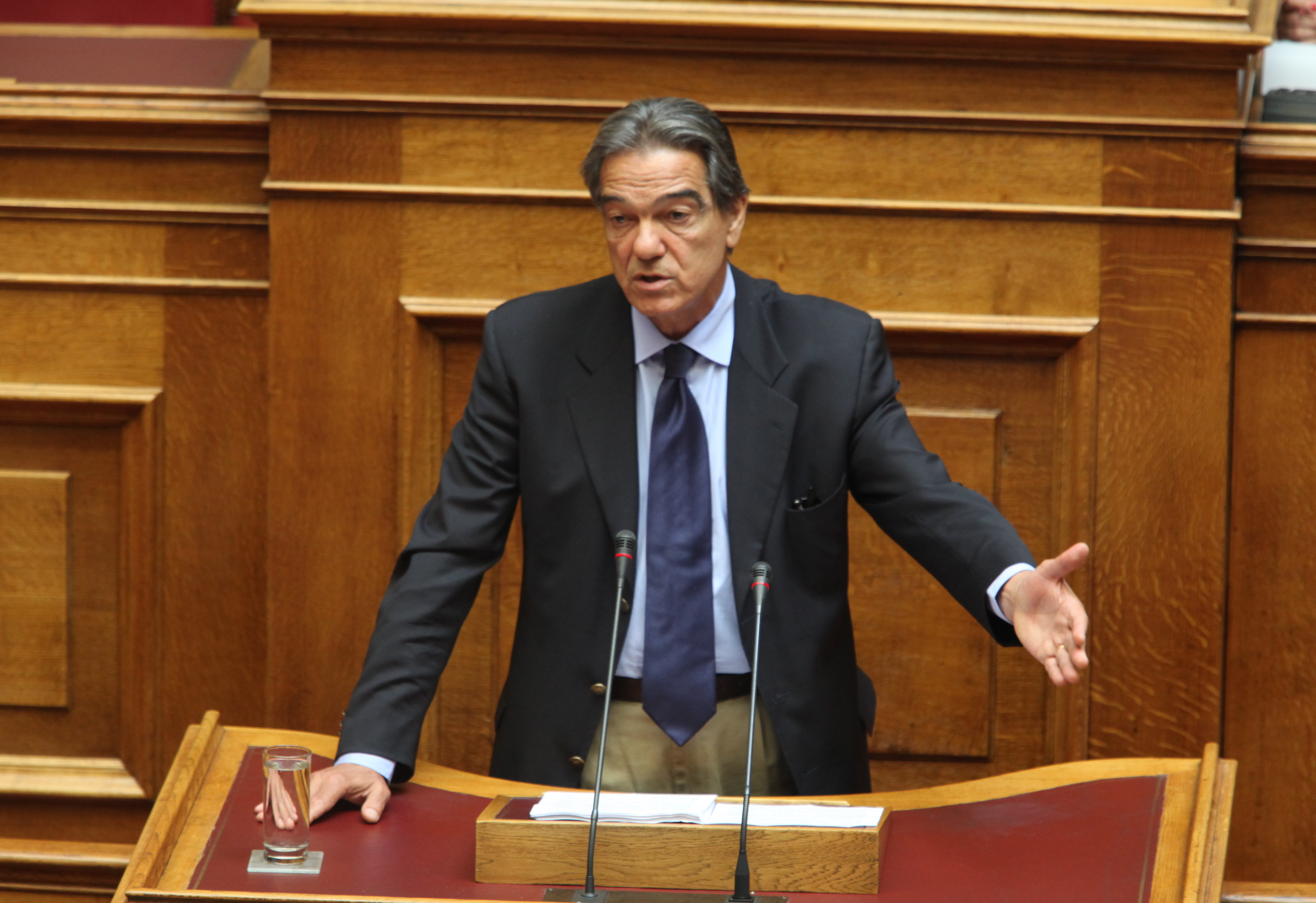 Παραίτηση Σηφουνάκη με αιχμές κατά Βενιζέλου