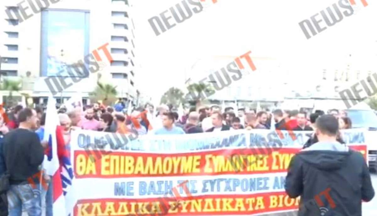 Συγκέντρωση ΠΑΜΕ στην Ομόνοια