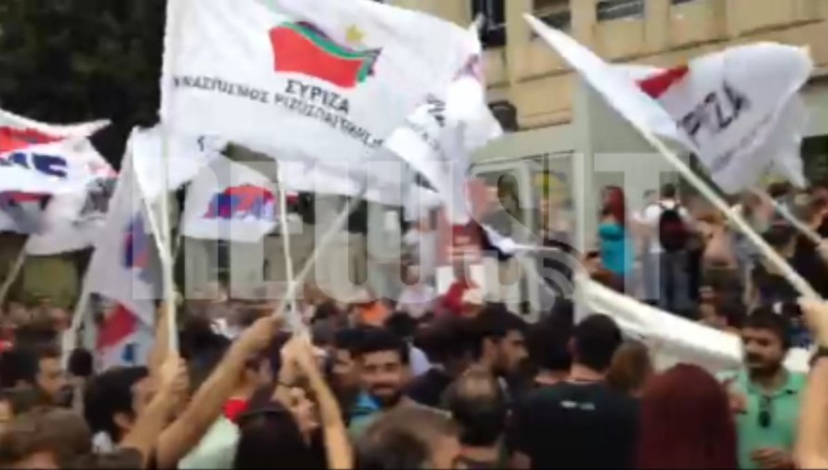 Κόσμος έξω από ΕΡΤ