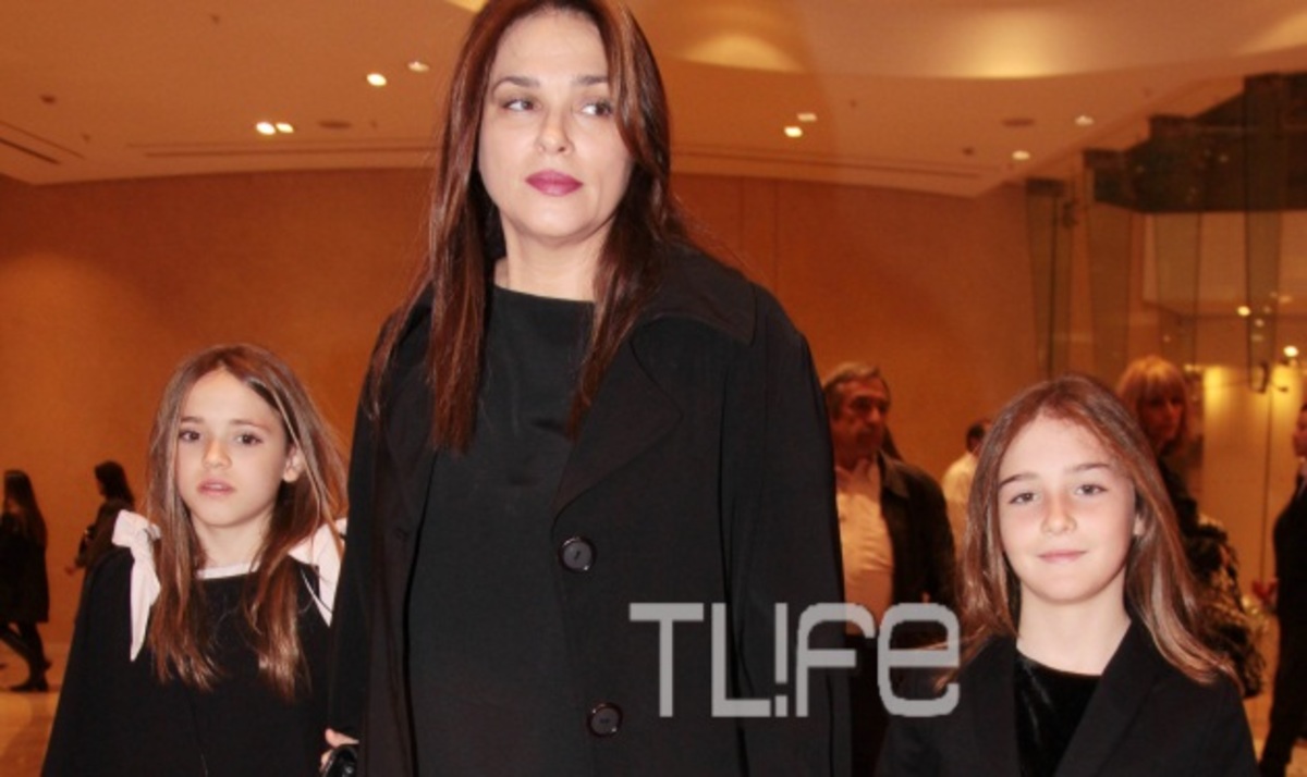 Σ. Κριθαριώτη: Μαζί με τις κόρες της στην “Λίμνη των κύκνων” στο Μέγαρο!