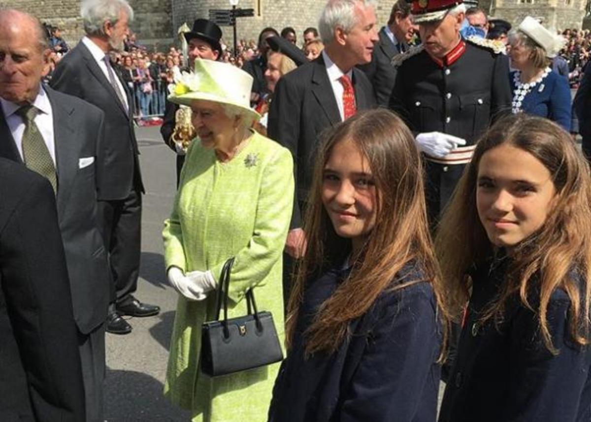 Κόρες γνωστής Ελληνίδας πήγαν λουλούδια στη βασίλισσα Ελισάβετ! ΦΩΤΟ