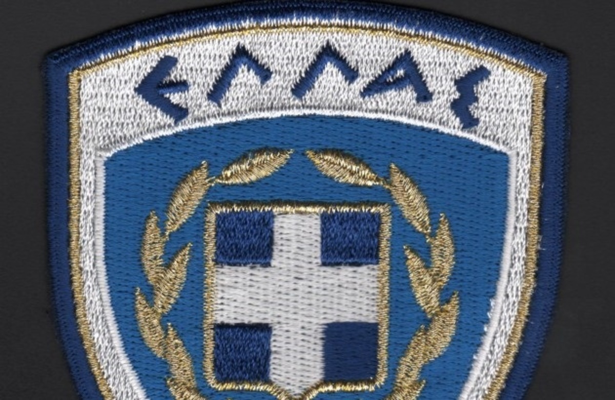 “Πόλεμος” για τη σημαία στις στολές των στρατιωτικών – Ποια αλλαγή προκαλεί αντιδράσεις