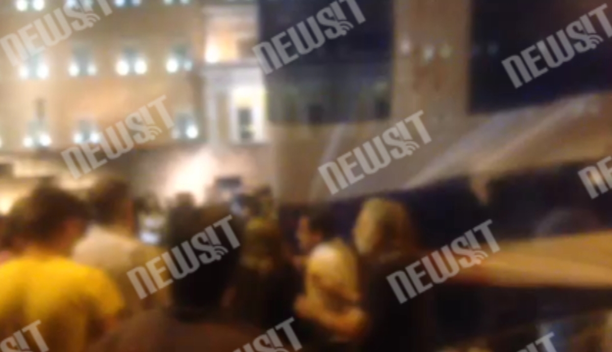 Σύνταγμα: Ένταση για σημαία