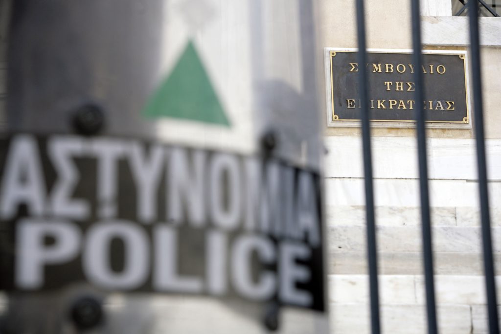 Tέρμα το “πλιάτσικο” με τις κατασχέσεις λογαριασμών – Πρέπει να ενημερώνεται ο οφειλέτης