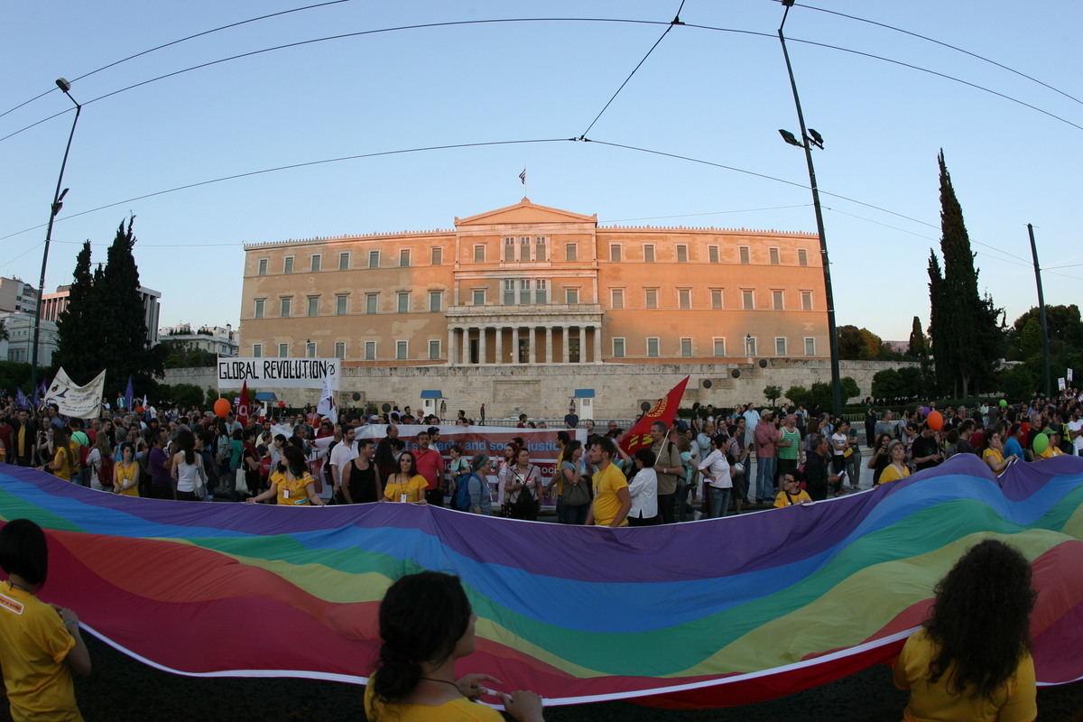 Κατατέθηκε στη Βουλή το νομοσχέδιο για το σύμφωνο συμβίωσης