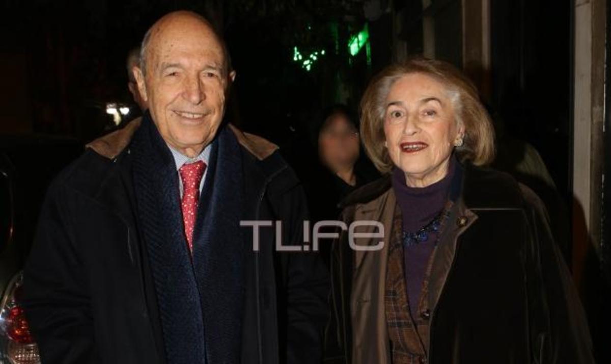 Σπάνια εμφάνιση του πρώην πρωθυπουργού Κώστα Σημίτη και της συζύγου του