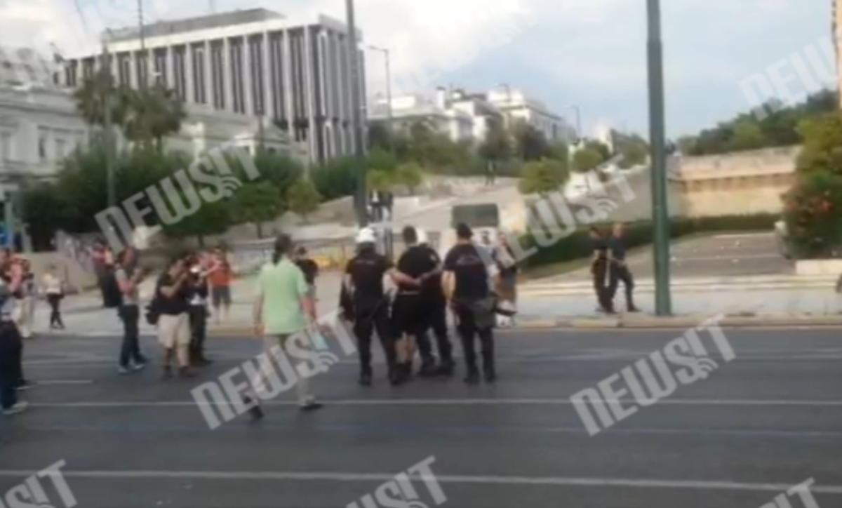 Προσαγωγές στο Σύνταγμα