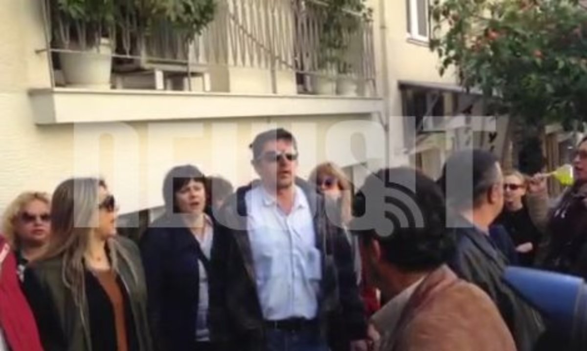 Συνθήματα καταληψιών γραφείου Μητσοτάκη