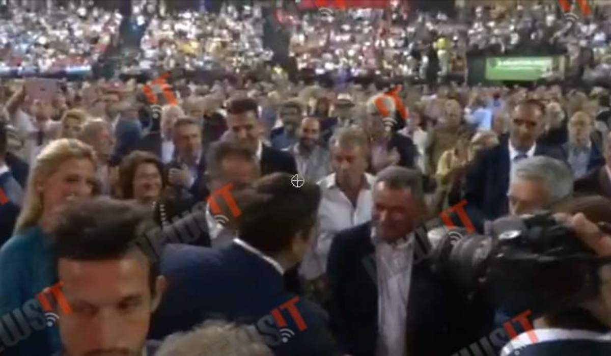 Άφιξη Τσίπρα στο συνέδριο