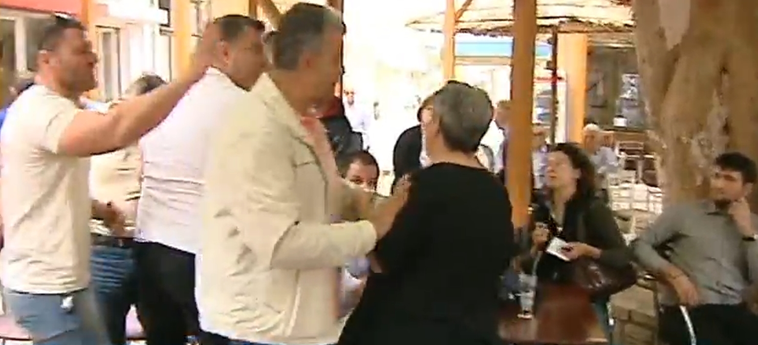 Ηράκλειο: Πλακώθηκαν με βουλευτές και στελέχη του ΣΥΡΙΖΑ σε καφετέρια – Έξω φρενών οι κάτοικοι στο Τυμπάκι!