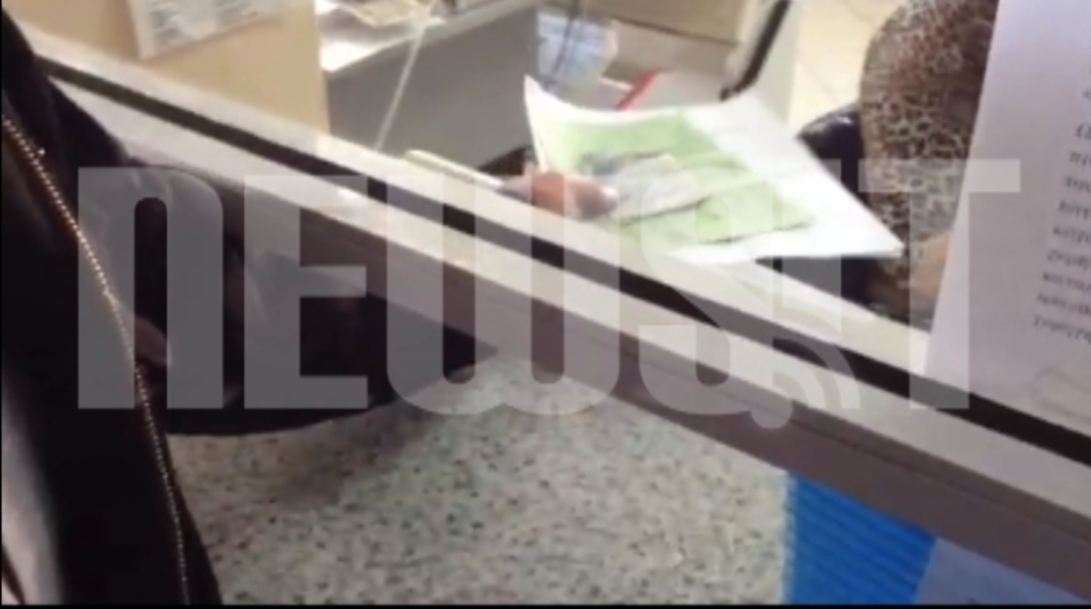 Κοσμοσυρροή και κατάθεση πινακίδων