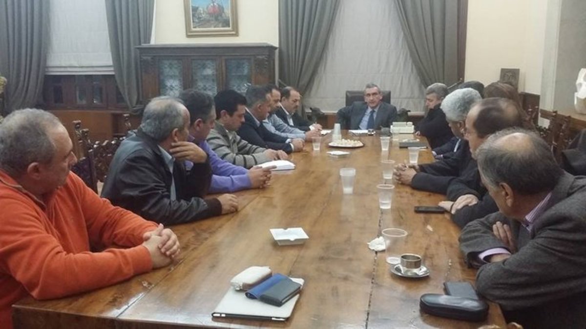 Έκτακτη σύσκεψη στην Περιφέρεια Νοτίου Αιγίου για την φημολογούμενη κατάργηση των μειωμένων συντελεστών ΦΠΑ στα νησιά