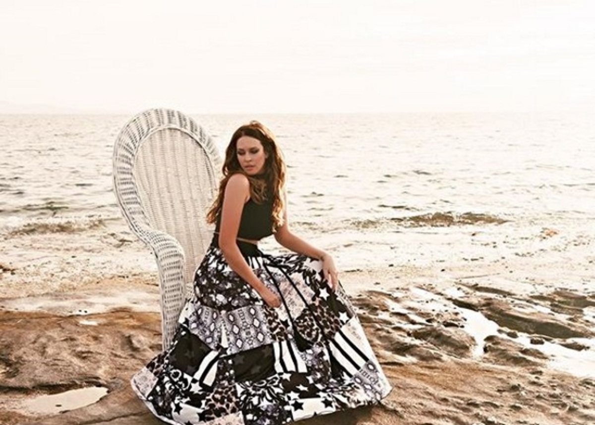 Σίσσυ Χρηστίδου: Ποζάρει φορώντας μόνο μία πετσέτα! ΦΩΤΟ