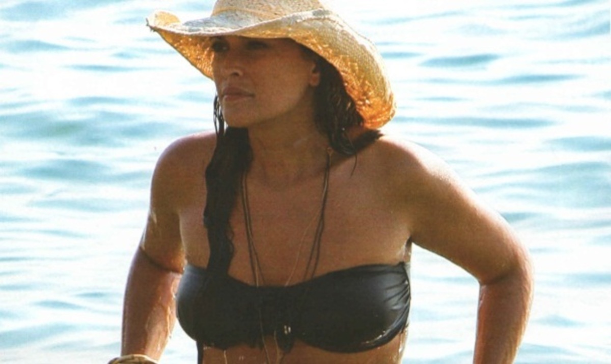 ΑΠΟΚΑΛΥΠΤΙΚΟ! Η Σίσυ Χρηστίδου συνάλαβε επ’αυτοφόρω paparazzo να την φωτογραφίζει! Δείτε πως αντέδρασε