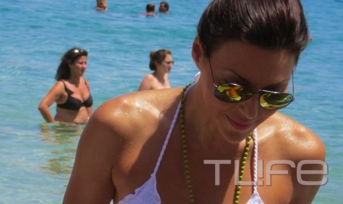 Σίσσυ Φειδά: Βουτιές και χαλάρωση στη Μύκονο!