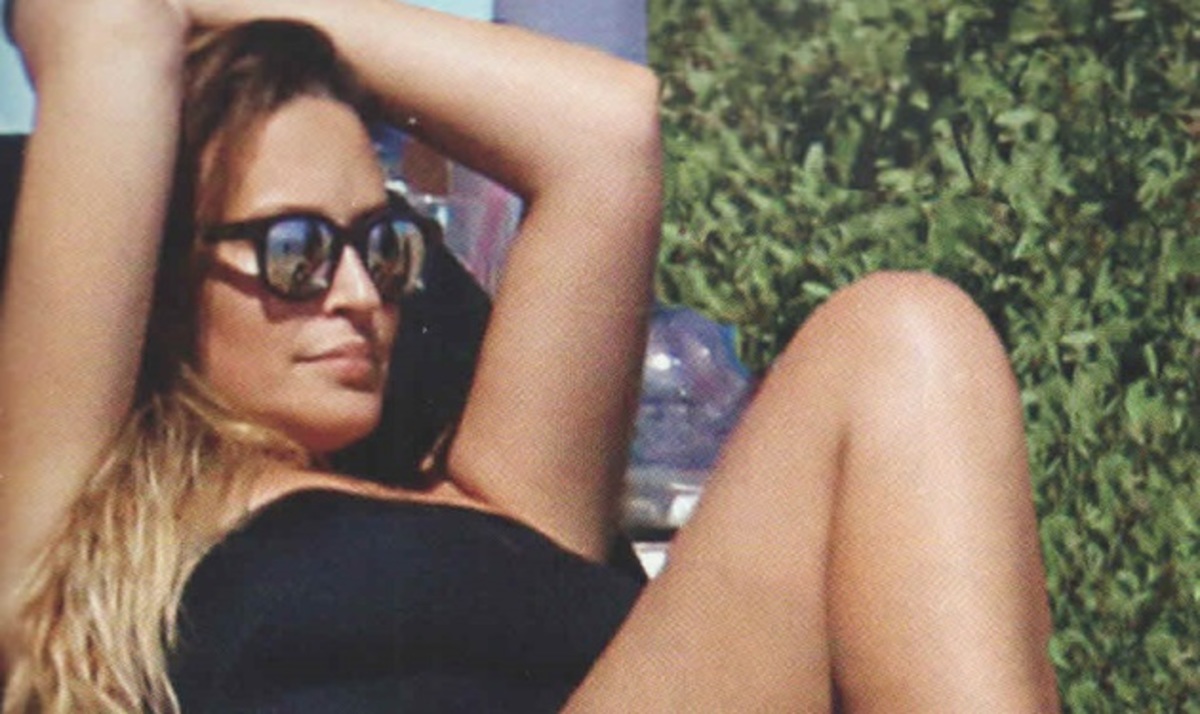 Σίσσυ Χρηστίδου: Αδυνατισμένη και μαυρισμένη σε παραλία της Πάρου!