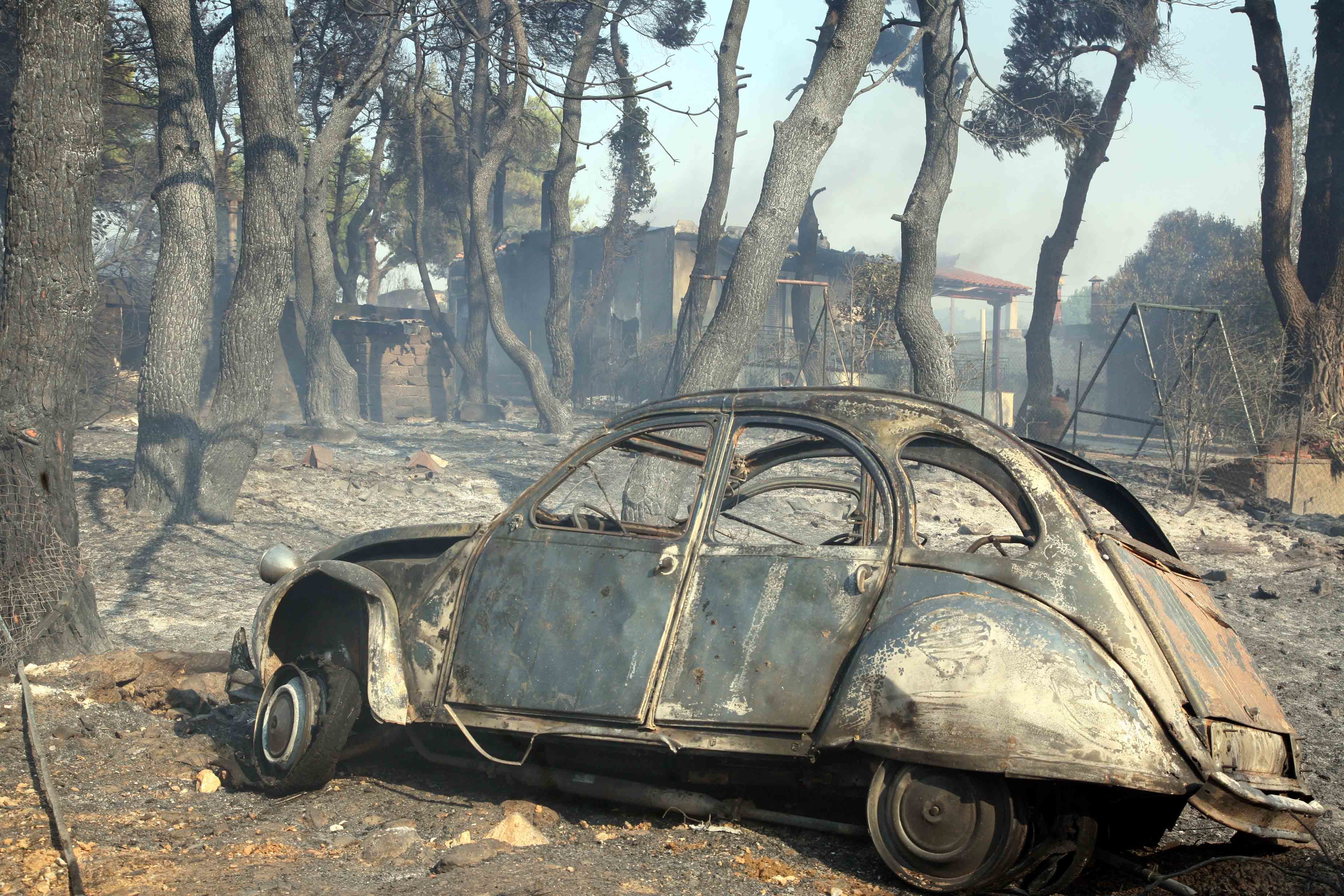 Το αυτοκίνητο καταστράφηκε ολοσχερώς - ΦΩΤΟ EUROKINISSI