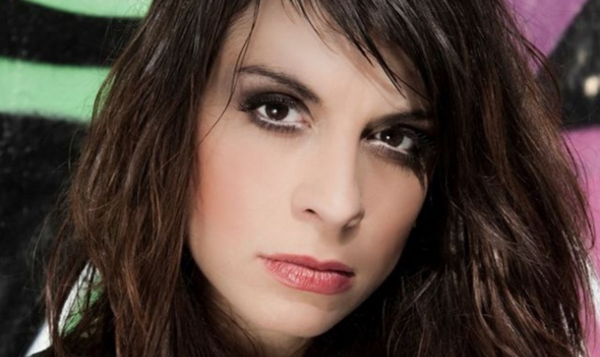 Πένυ Σκάρου: Η μάχη που δίνει η τραγουδιστρια να σταθεί όρθια μετά το τροχαίο