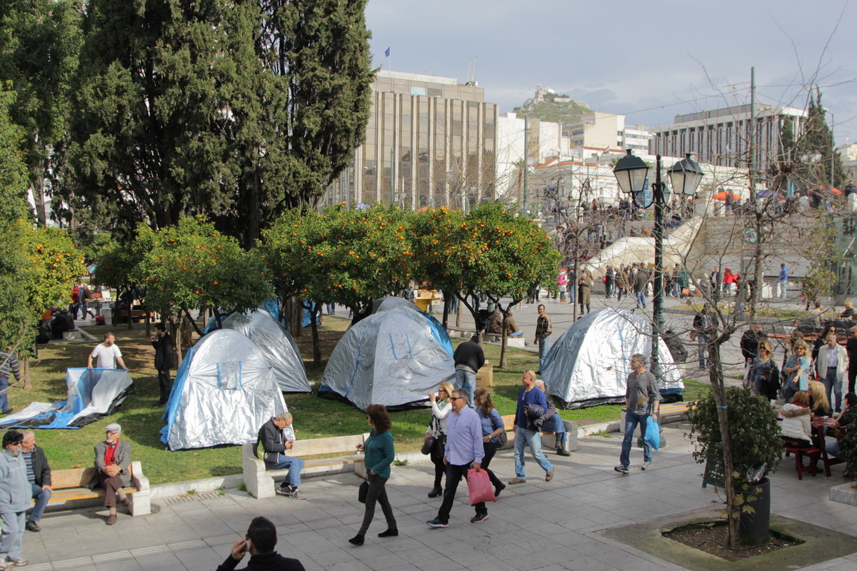 Αγρότες στο Σύνταγμα έστησαν σκηνές! ΦΩΤΟ