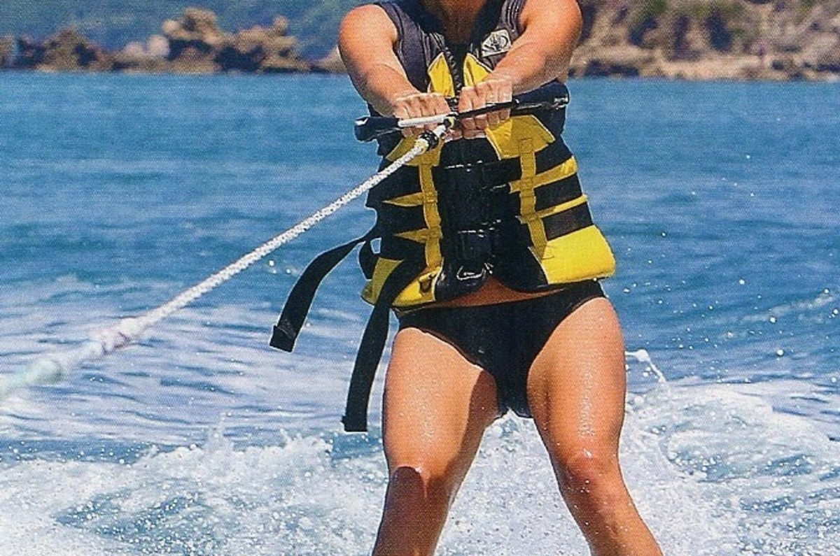 Ποια είναι η sexy Ελληνίδα παρουσιάστρια που κάνει εντυπωσιακό σκι;