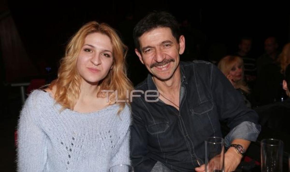 Μπέσυ Μάλφα: Η κόρη της Όλγα μεγάλωσε και της μοιάζει πολύ! Συνόδευσε τον μπαμπά της στο θέατρο!