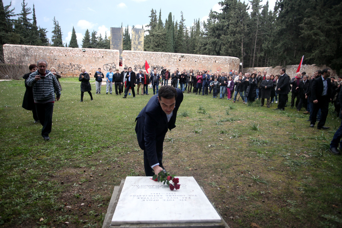 Συμβολική κίνηση – μήνυμα Τσίπρα στους Γερμανούς μετά την ορκωμοσία του (ΦΩΤΟ)