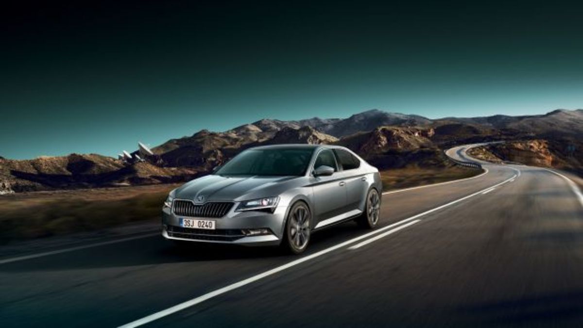 Ελαφριά αναβάθμιση για το εσωτερικό του Škoda Superb [pics]