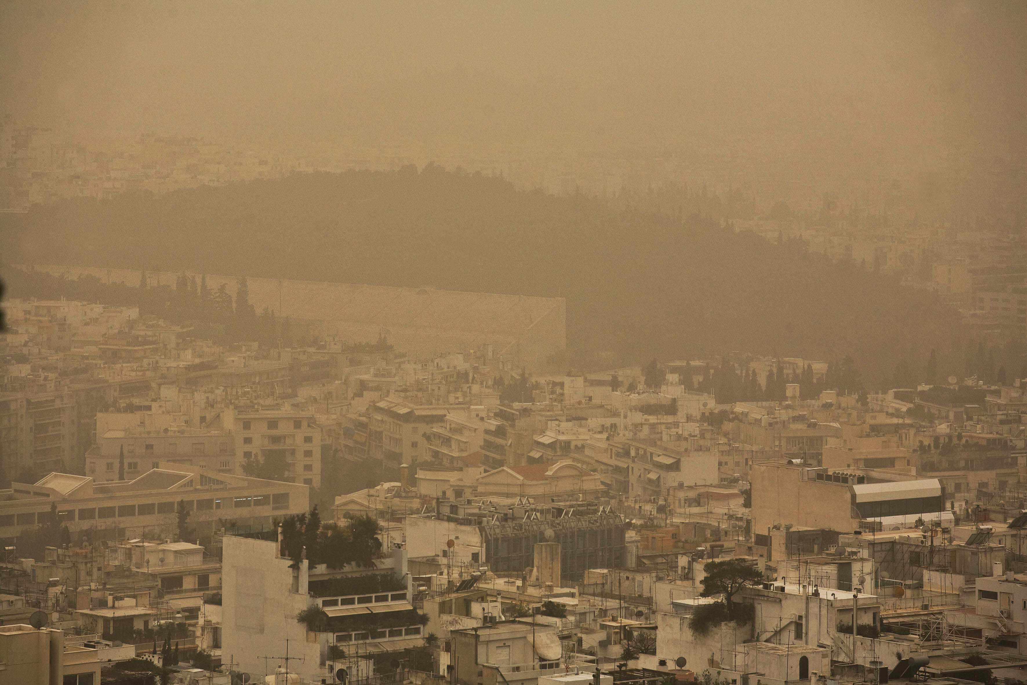 Έρχεται σκόνη και βροχή