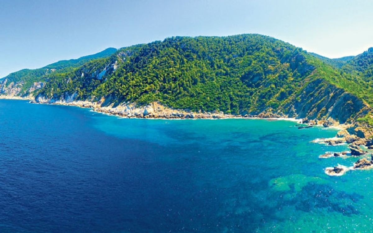 Σκόπελος: Το τέλειο ελληνικό νησί για διακοπές; Τι γράφει η Τelegraph