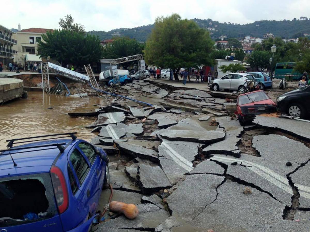 Σκόπελος: Σε κατάσταση έκτακτης ανάγκης το νησί! Ανυπολόγιστες οι καταστροφές από την κακοκαιρία