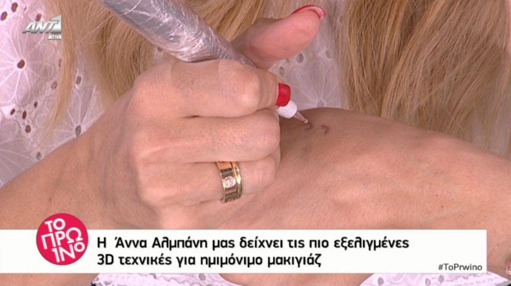 Φαίη Σκορδά: Έκανε τατουάζ στον αέρα!