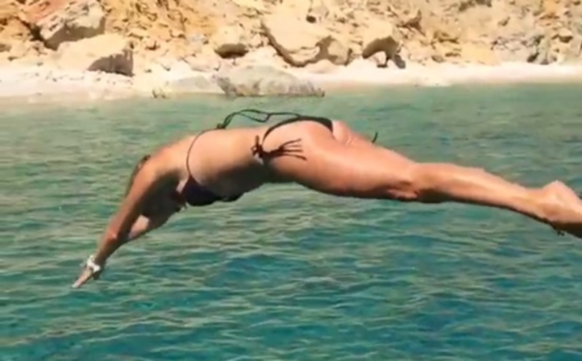 Η Φαίη Σκορδά τρέλανε το instagram! Βουτιά… χωρίς ανάσα!